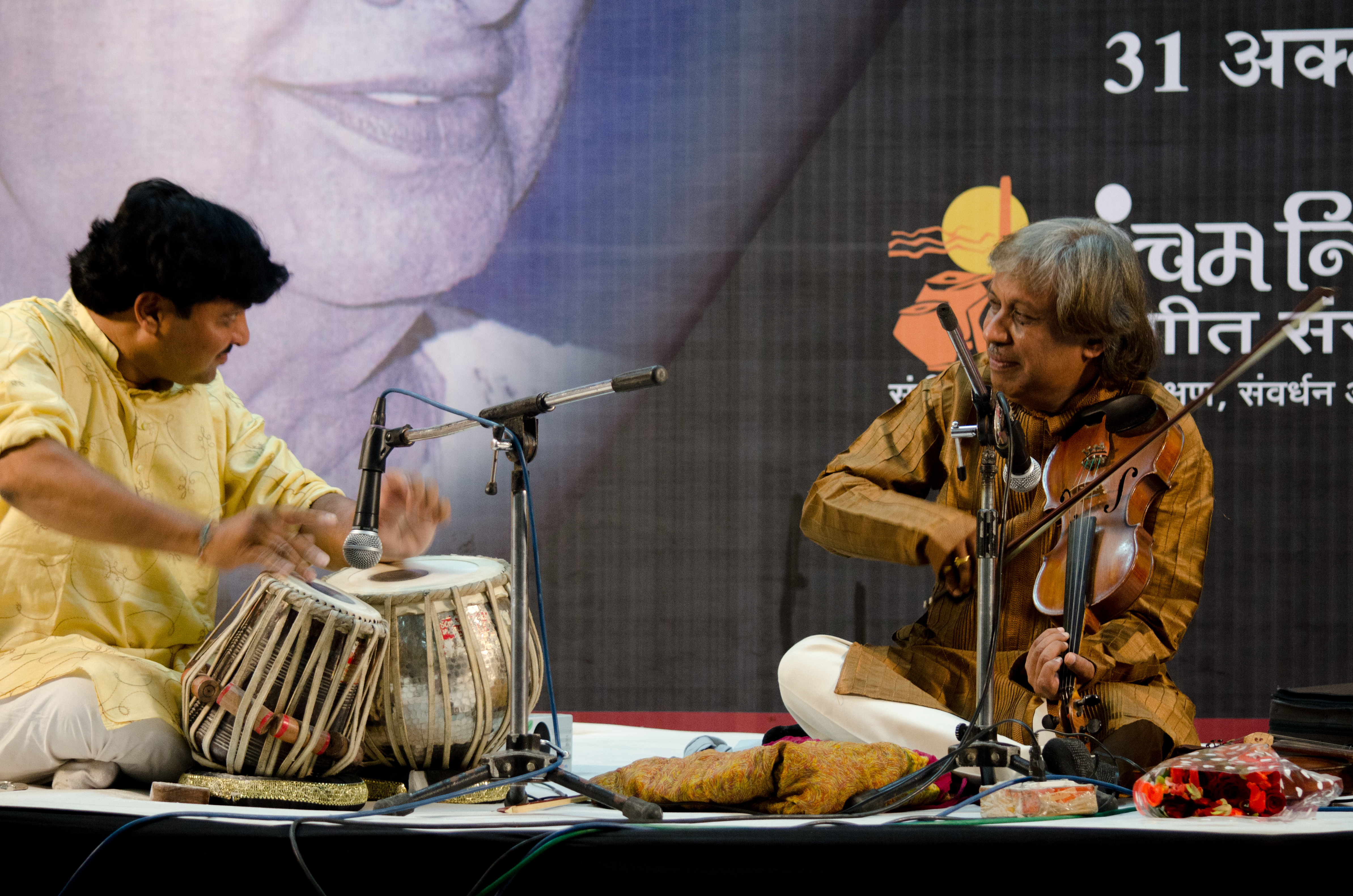 Rag Des-Sangeet Sarita by Pancham Nishad Sangeet Sansthan Indore